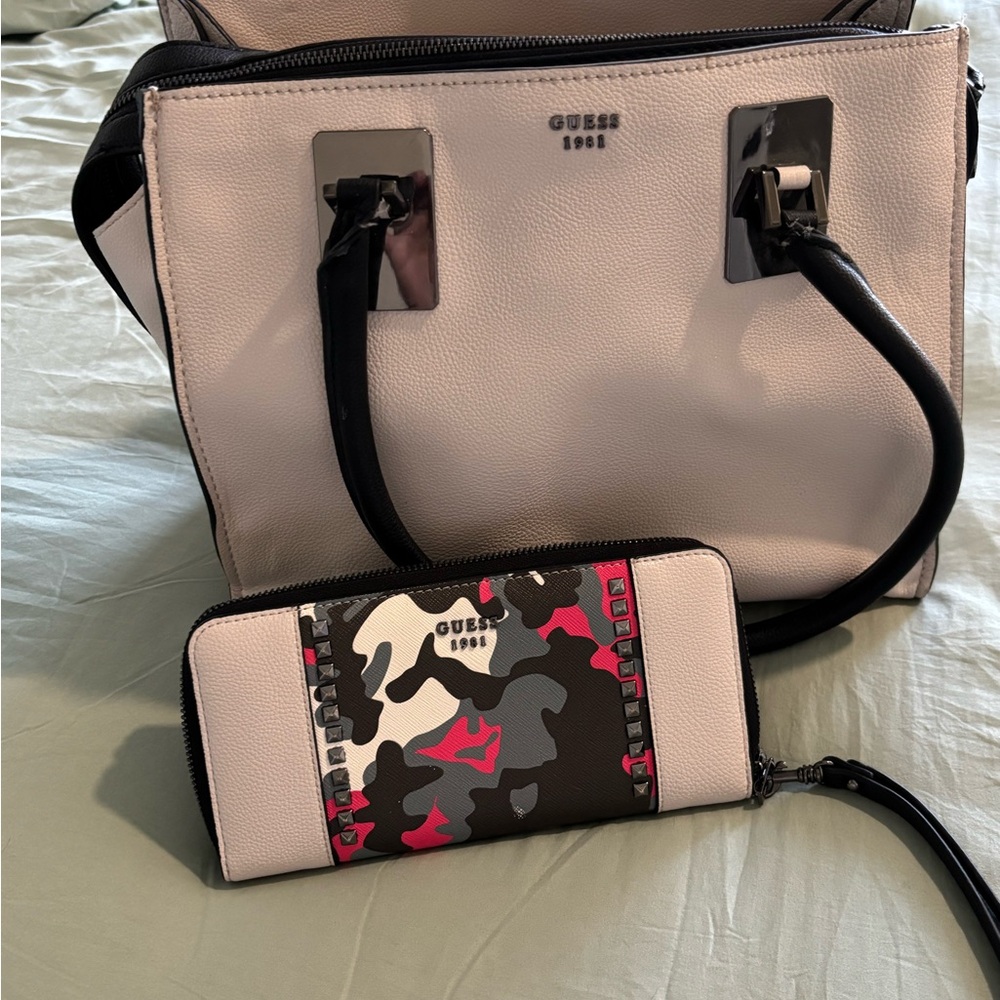 GUESS Women's Cream and Black Bag Set